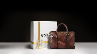  Personalized Leather Bags: A Gift That Speaks Volumes