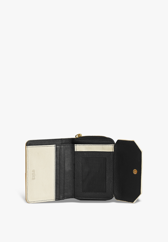 Roxane, the zip around wallet