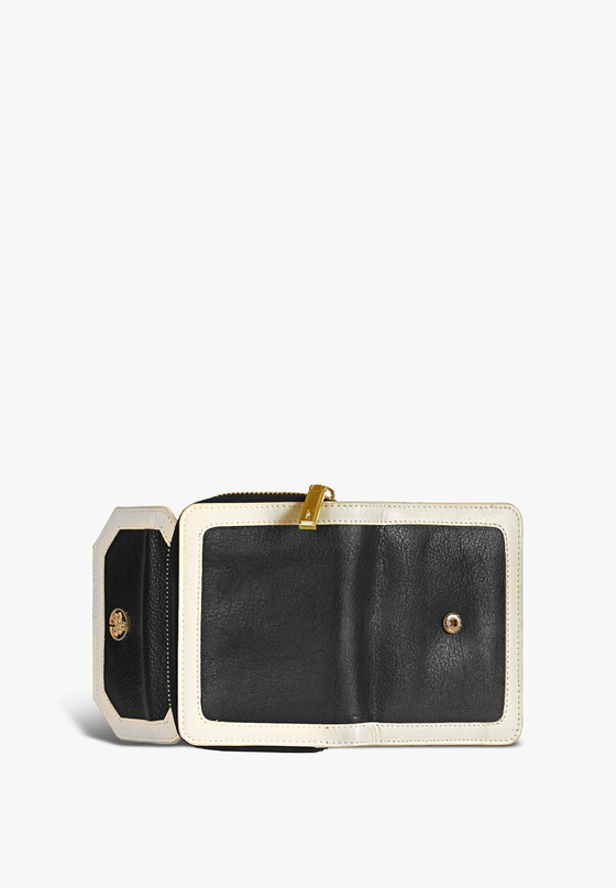 Roxane, the zip around wallet