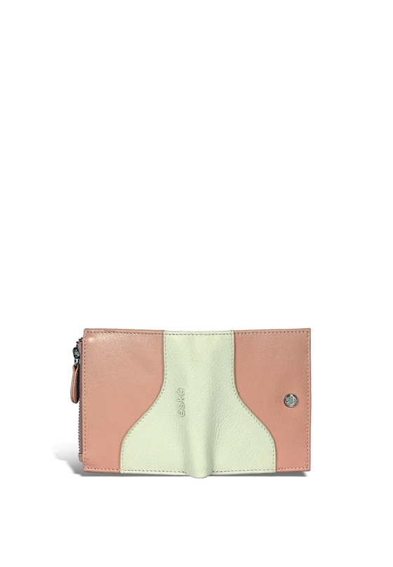 Beatrice, the Two Fold Wallet