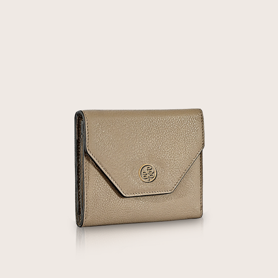 Linda, the trifold wallet